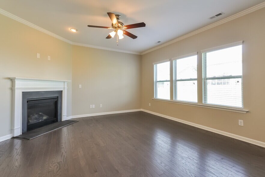 Building Photo - 61 Chinaberry Dr