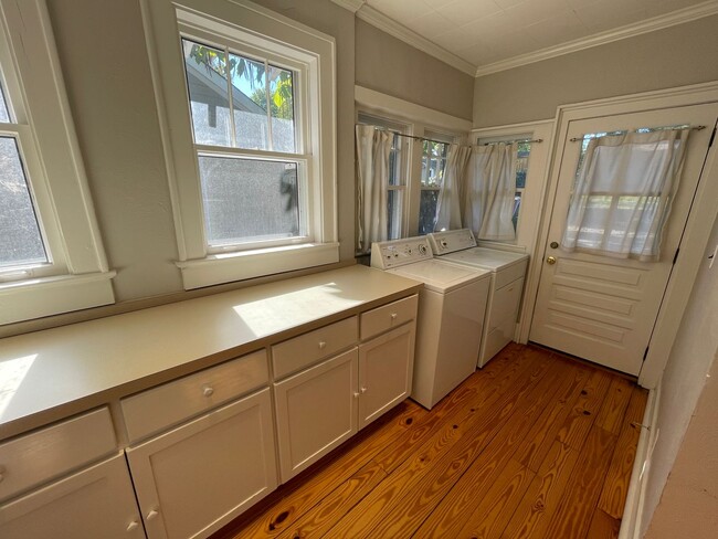 Building Photo - 2BR Cottage in Woodmont/West End