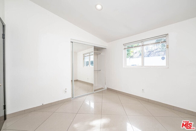 Building Photo - 20746 Clarendon St