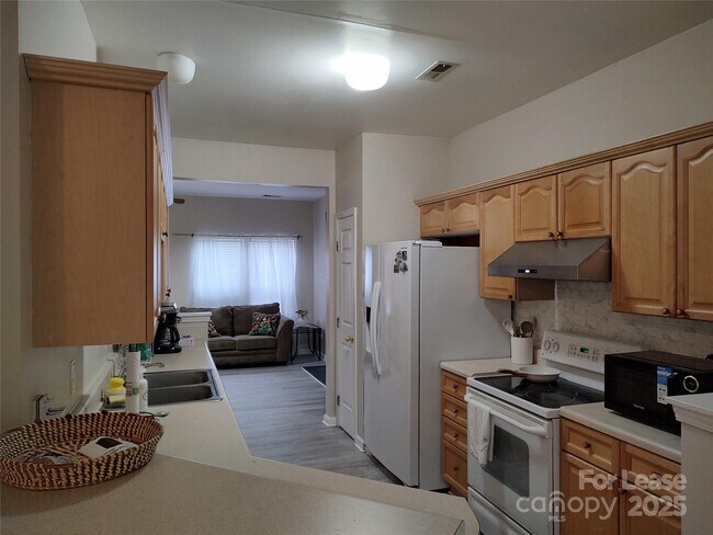 Building Photo - 9549 Glenashley Dr