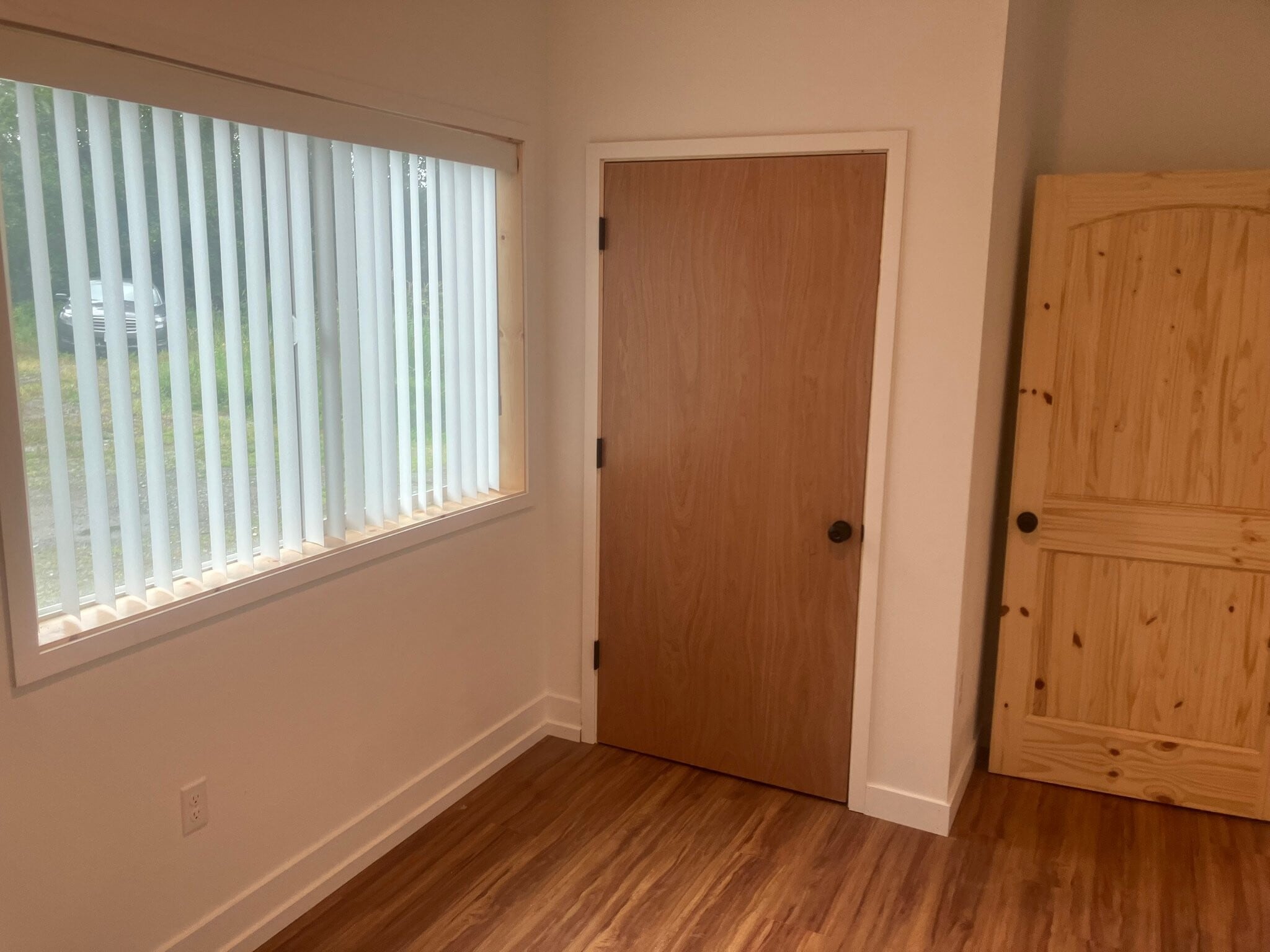 Building Photo - 2520 Hillview Pl