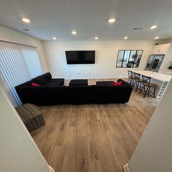 Building Photo - 2115 Reed Dr