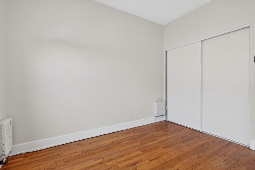 Building Photo - 905 Cherry Ave