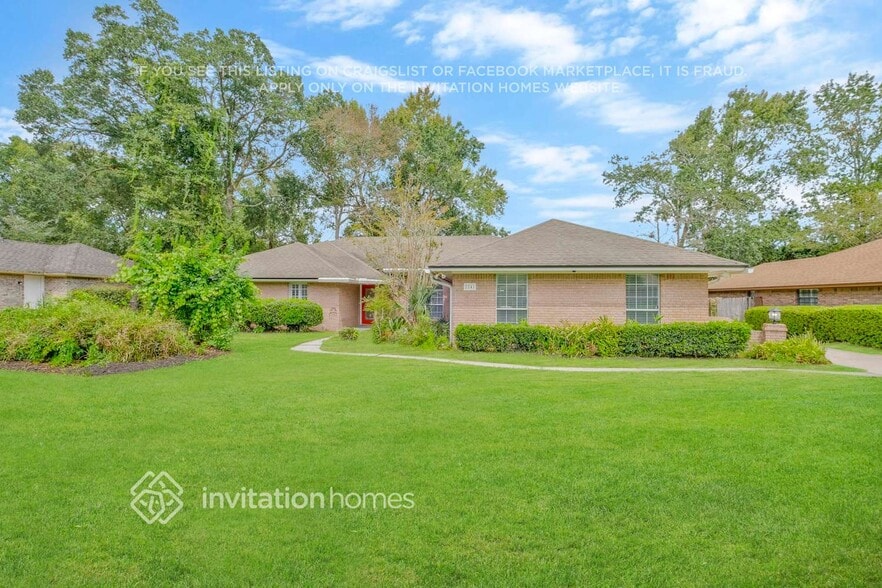 Building Photo - 2241 Staggerbush Dr