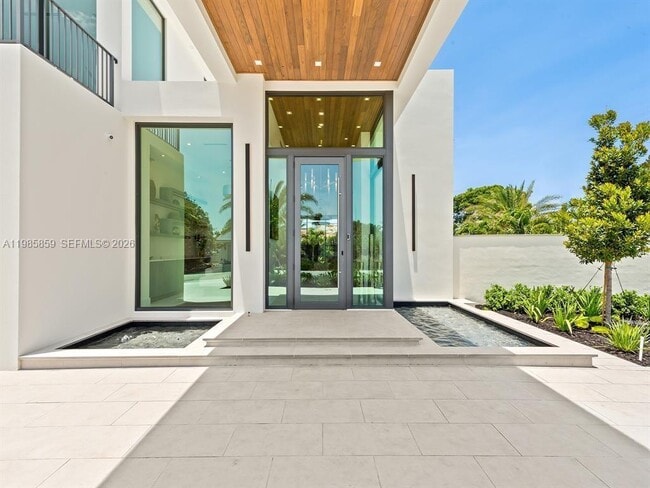 Building Photo - 2657 NE 34th St