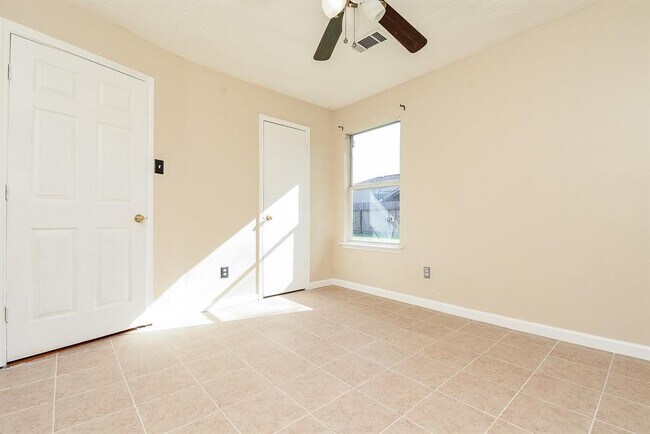 Building Photo - 11102 Kentington Oak Dr