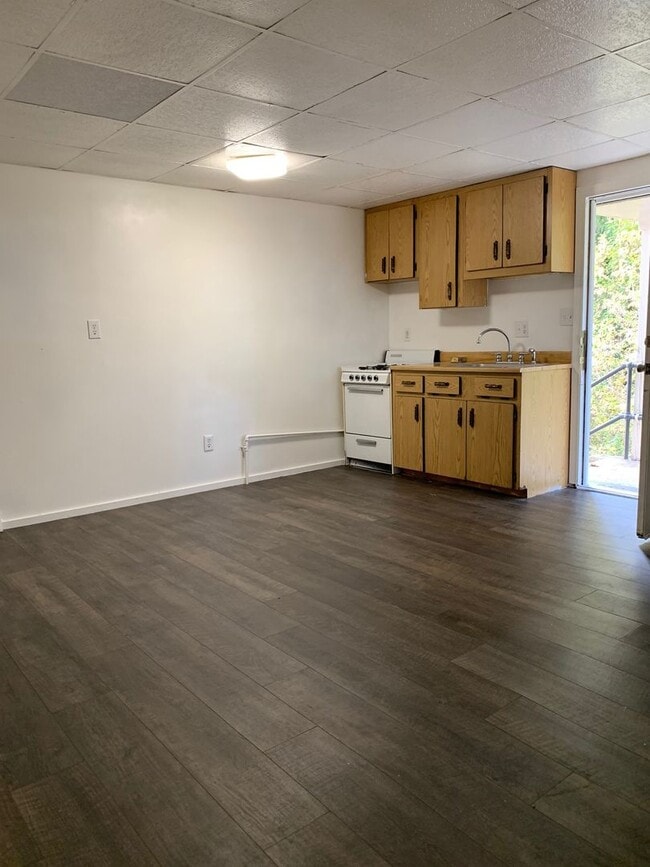 Building Photo - 303 Vincennes Ave