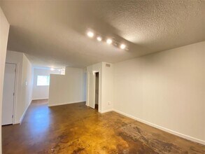 Building Photo - 1112 Lawrence St