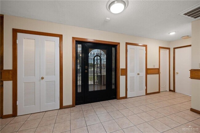 Building Photo - 612 N Ware Rd