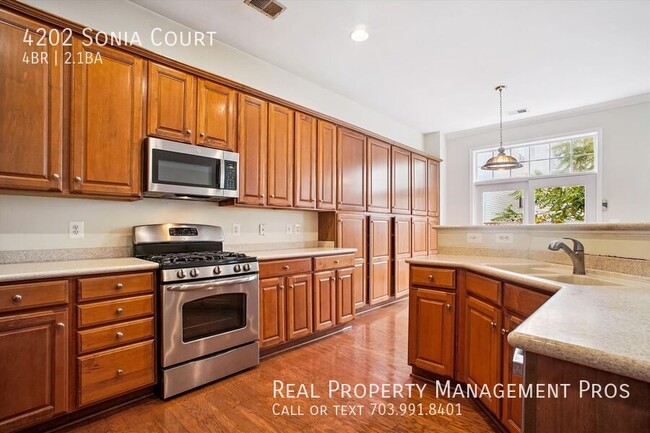 Building Photo - 4202 Sonia Ct