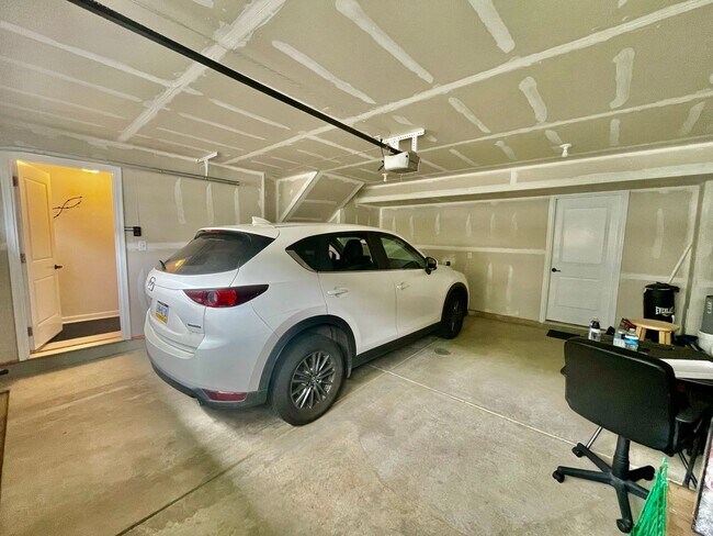 Building Photo - Pittsburgh - 3 Bedroom 2.5 Bathroom - Town...