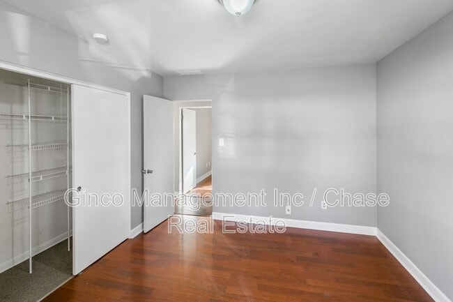 Building Photo - 522 W Lawn St