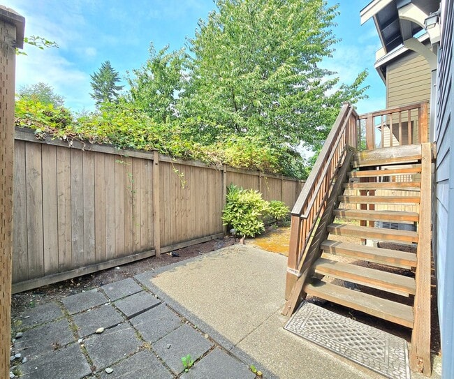 Building Photo - 4 Bedroom Home with Lake Views Available Now!