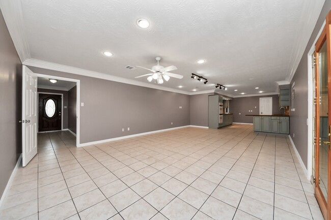 Building Photo - 4402 Ludwig Ln