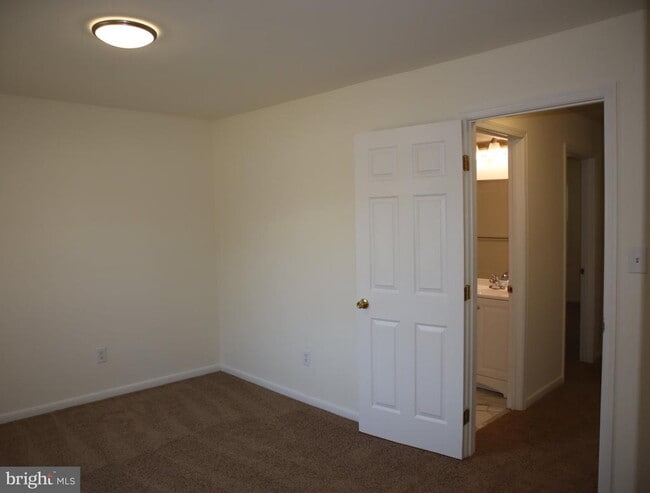 Building Photo - 1007 Kent Ave