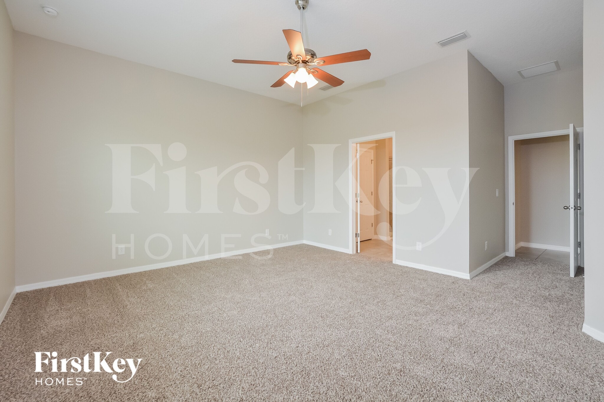 Building Photo - 824 Grand Hilltop Dr