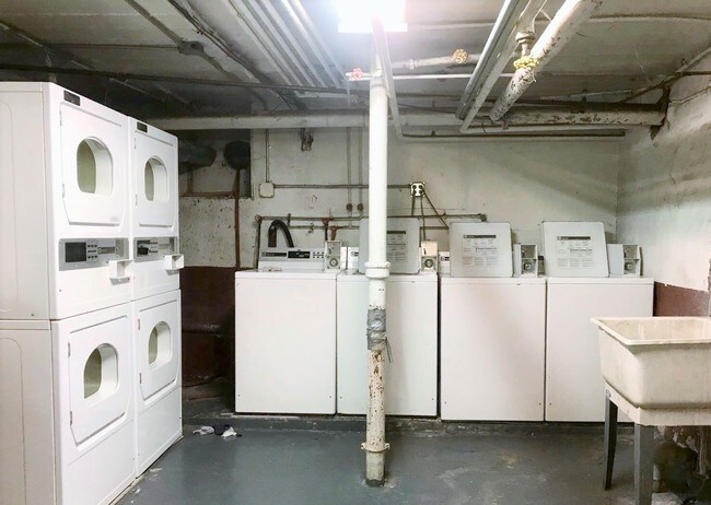 Building Photo - 114 Albemarle Rd