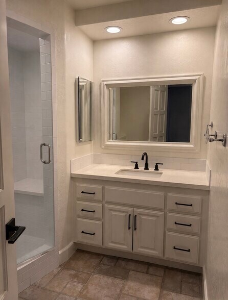 Building Photo - 25212 Manzanita Dr