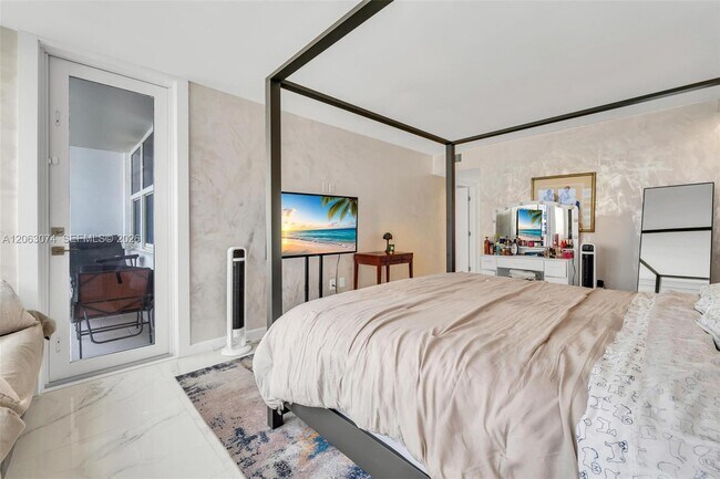 Building Photo - 18071 Biscayne Blvd