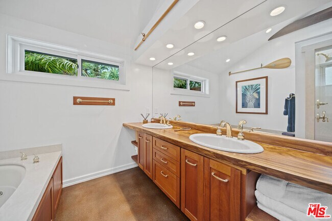 Building Photo - 6522 Wildlife Rd