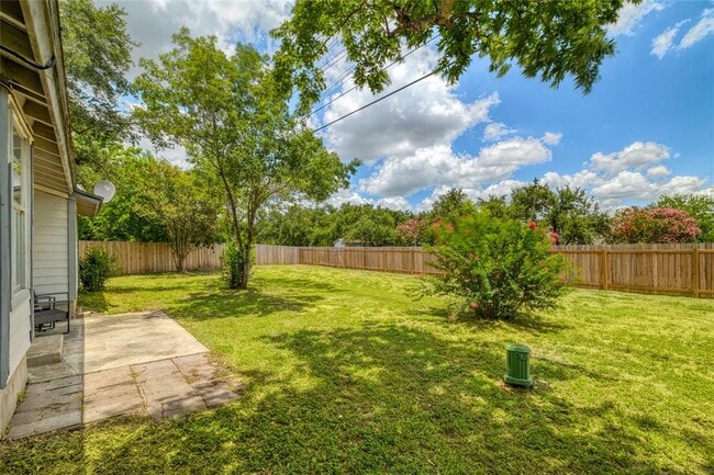Building Photo - 804 Lone Tree Ct