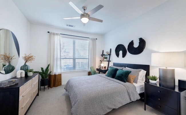 Building Photo - 2105 Forum Dr