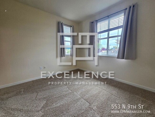 Building Photo - 553 N 9th St