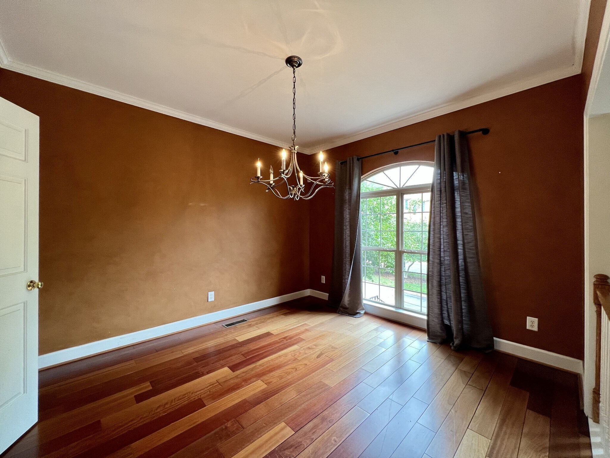 Building Photo - 116 Carriage Ct