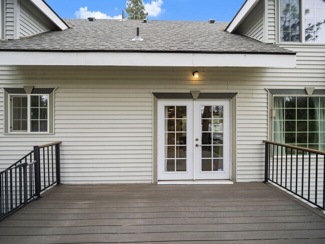 Building Photo - 5819 W Greenwood Rd