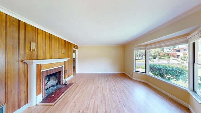 Building Photo - Large and Newly Remodeled Home Available i...