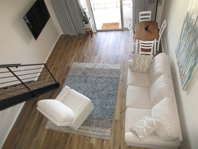 Building Photo - 12600 Melville Dr