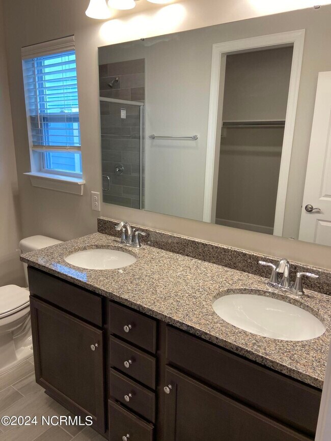 Building Photo - 5872 Pk W Cir