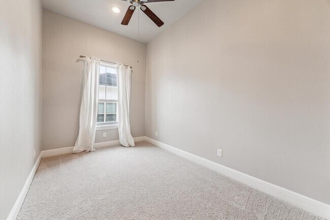 Building Photo - 4013 Lillian St