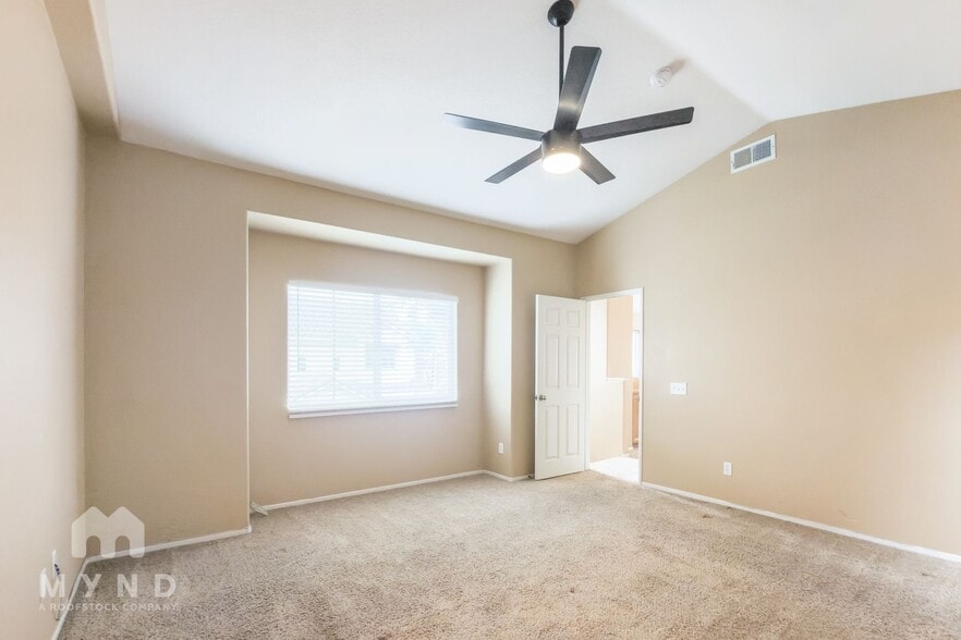 Building Photo - 305 Diamante Way