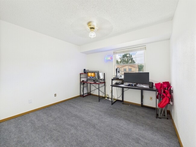 Building Photo - 1018 Rancher Dr