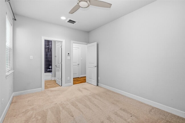 Building Photo - 1007 W 17th St