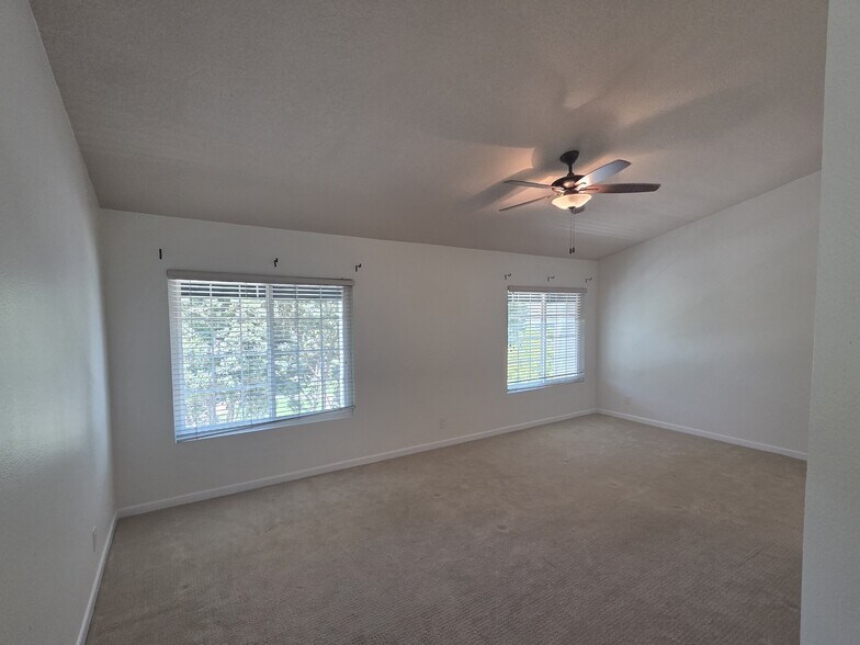Building Photo - 7492 Seabluff Dr