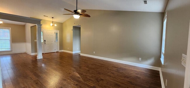 Building Photo - 1159 Shoreland Dr