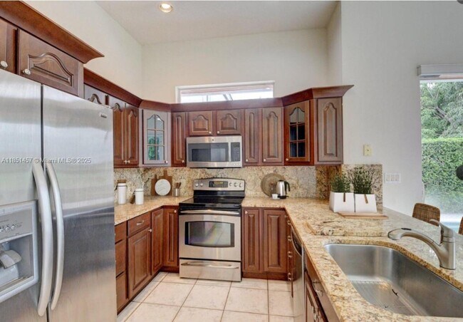 Building Photo - 8291 Hampton Wood Dr