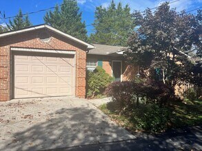 Building Photo - Cute 2 Bed/1.5Bath Home in the Heart of We...