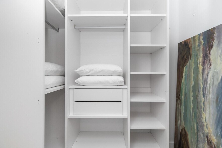 Building Photo - 460 NE 28th St