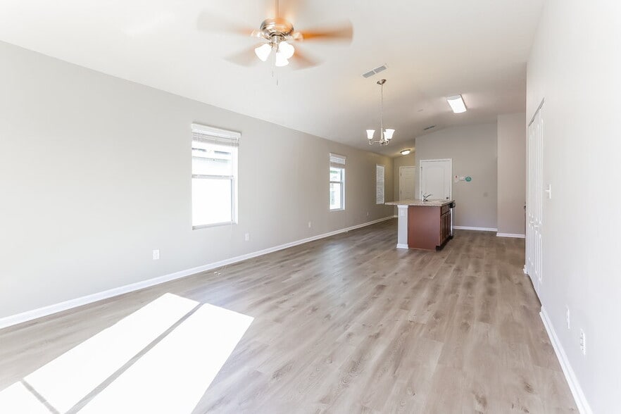 Building Photo - 3830 Julia Marie Drive