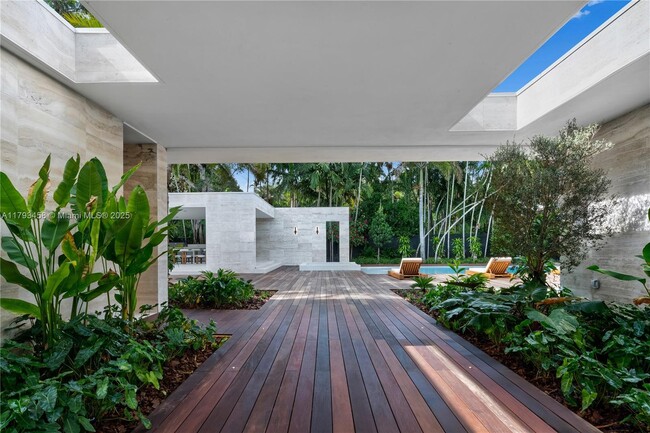 Building Photo - 4040 Kiaora St