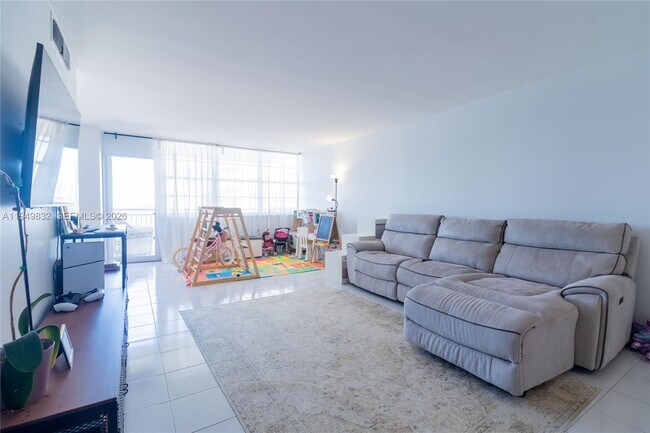 Building Photo - 250 174th St