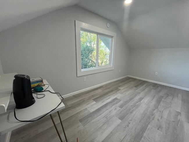 Building Photo - 8180001/85