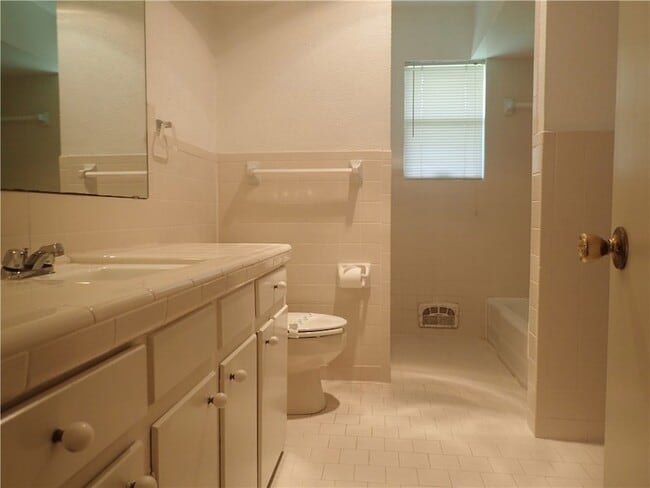 Building Photo - 7549 Brentcove Cir