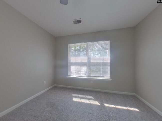 Building Photo - 621 Staffwood Dr