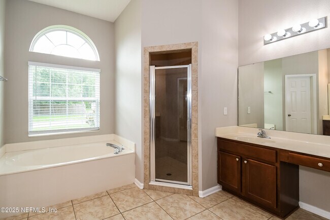 Building Photo - 9941 Rose Creek Ct