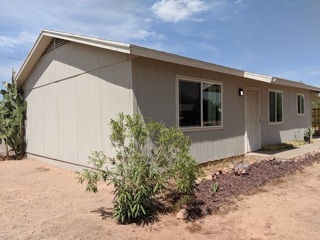 Building Photo - 11540 E Crescent Ave