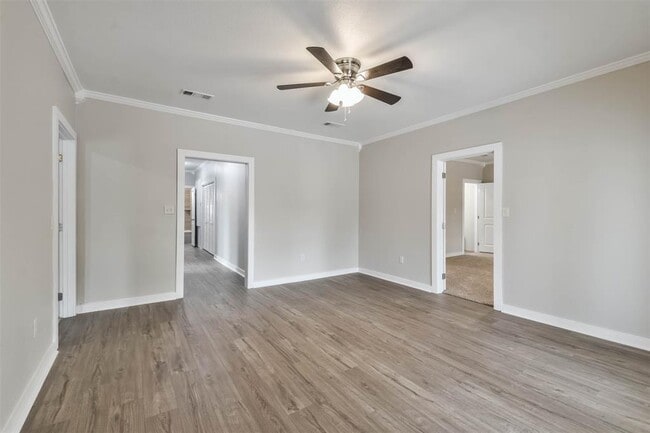 Building Photo - 329 E Washington Ave